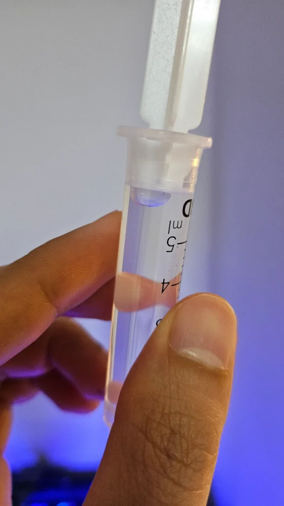 어항물 4ml 를 받는다